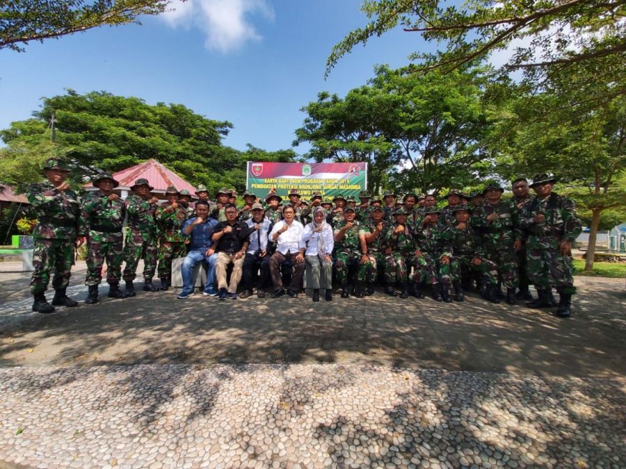 Kolaborasi TNI-Pemda Lutra Proteksi Bronjong Sungai Masamba